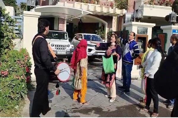 decision to beat drums in front of houses of garbage dumpers withdrawn