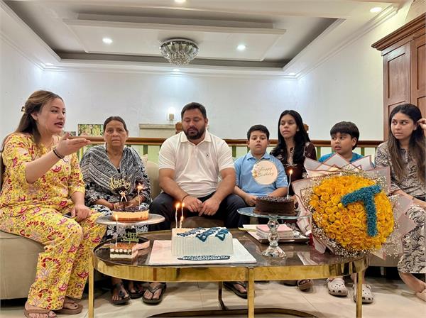 tejashwi yadav turns 36  celebrates birthday with family