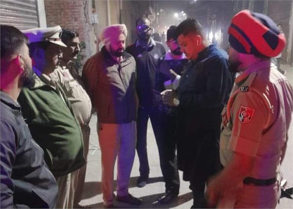 hooliganism in jalandhar  people vandalized with sharp weapons