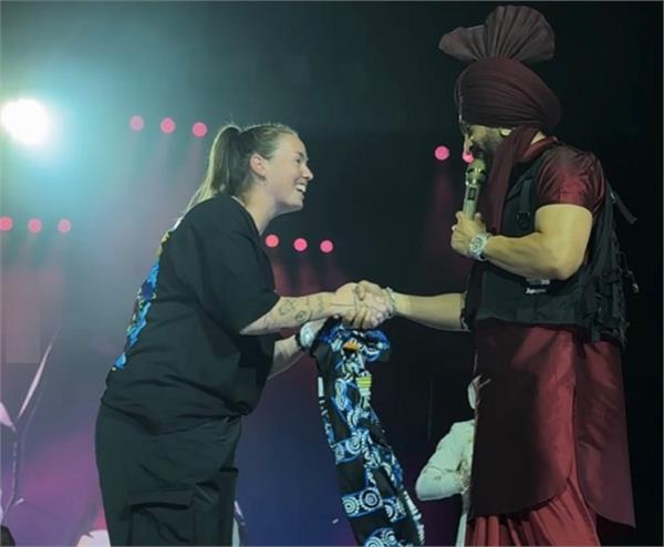 foreign female cricketer diljit fan