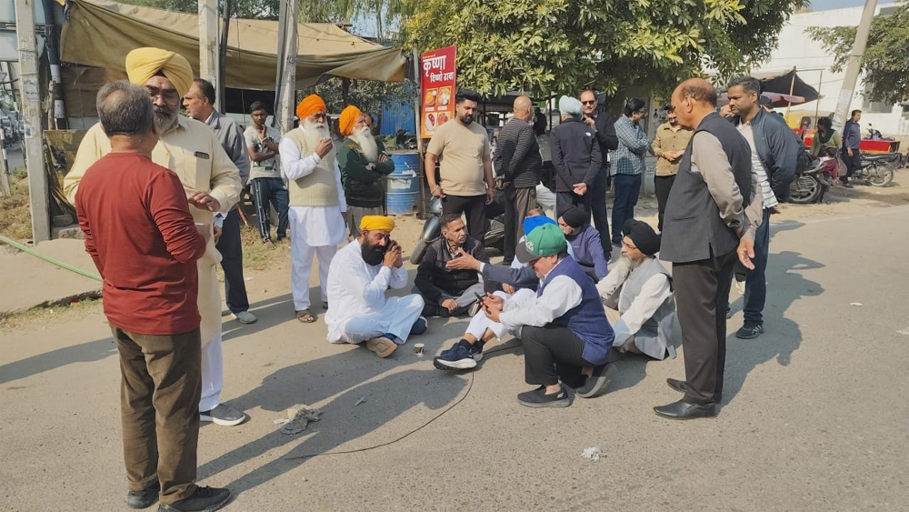 ਬਾਜਵਾ ਡਿਵੈਲਪਰ ਖ਼ਿਲਾਫ਼ ਖਰ- ਮੋਹਾਲੀ ਕੌਮੀ ਮਾਰਗ ’ਤੇ ਪ੍ਰਦਰਸ਼ਨ