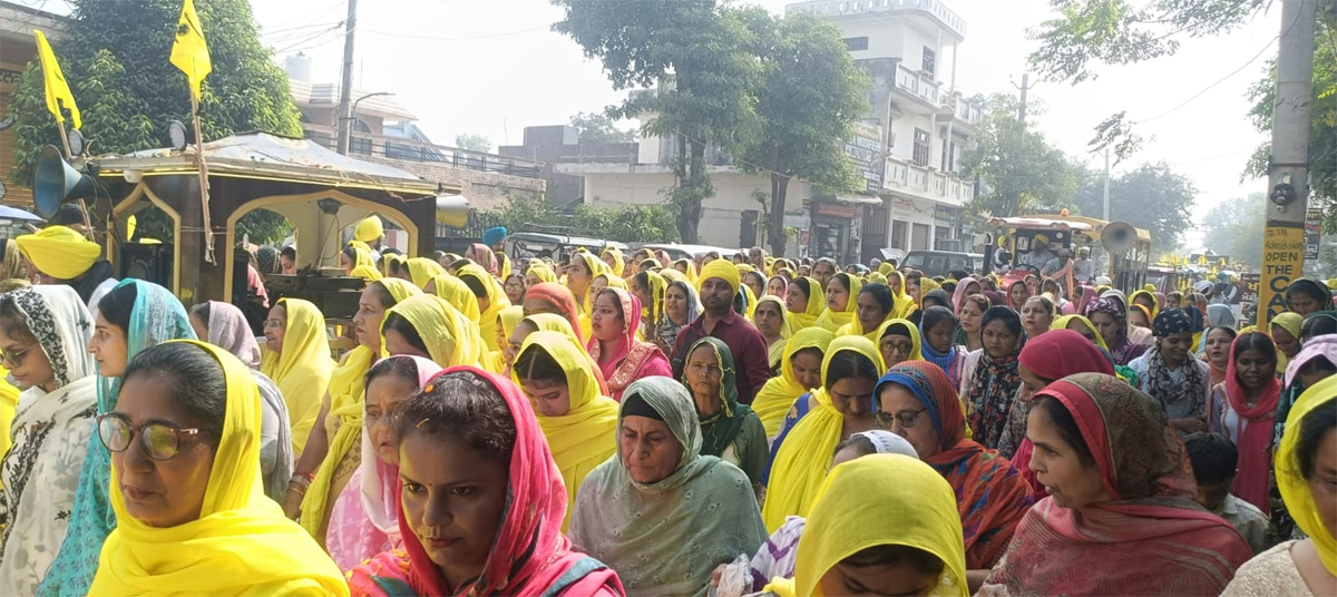 ਸ੍ਰੀ ਗੁਰੂ ਨਾਨਕ ਦੇਵ ਜੀ ਦੇ ਪ੍ਰਕਾਸ਼ ਪੁਰਬ ਮੌਕੇ ਟਾਂਡਾ ਤੇ ਦਬੁਰਜੀ ''ਚ ਸਜਾਏ ਗਏ ਨਗਰ ਕੀਰਤਨ