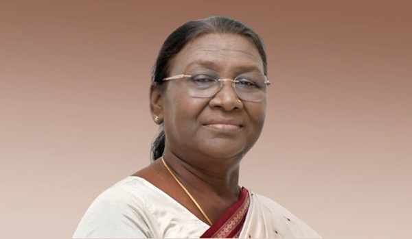 ਆਂਧਰਾ ਪ੍ਰਦੇਸ਼ ''ਚ ਸੱਤਿਆ ਸਾਈਂ ਬਾਬਾ ਦੇ ਜਨਮ ਸ਼ਤਾਬਦੀ ਸਮਾਰੋਹ ''ਚ ਸ਼ਾਮਲ ਹੋਈ ਦ੍ਰੋਪਦੀ ਮੁਰਮੂ