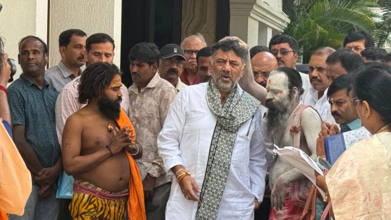 ਕਰਨਾਟਕ ਕਾਂਗਰਸ ''ਚ ਬਗਾਵਤ ! ਡੀ.ਕੇ. ਸ਼ਿਵਕੁਮਾਰ ਨੇ ਦਿੱਲੀ ਭੇਜਿਆ ਵਿਧਾਇਕਾਂ ਦਾ ਜਥਾ, ਜਾਣੋ ਮਾਮਲਾ