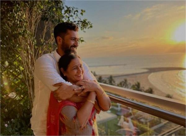 vicky kaushal post mother veena kaushal birthday