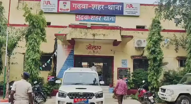 Jharkhand: ਪ੍ਰੇਮੀ ਨਾਲ ਧੀ ਨੂੰ ਦੇਖ ਫੁੱਟਿਆ ਪਿਓ ਦਾ ਗੁੱਸਾ ! ਕੁੱਟ-ਕੁੱਟ ਮਾਰ ''ਤਾ, ਫਿਰ...