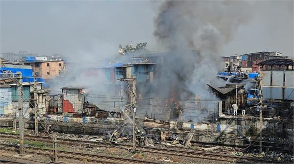 mumbai massive fire breaks out near railway station