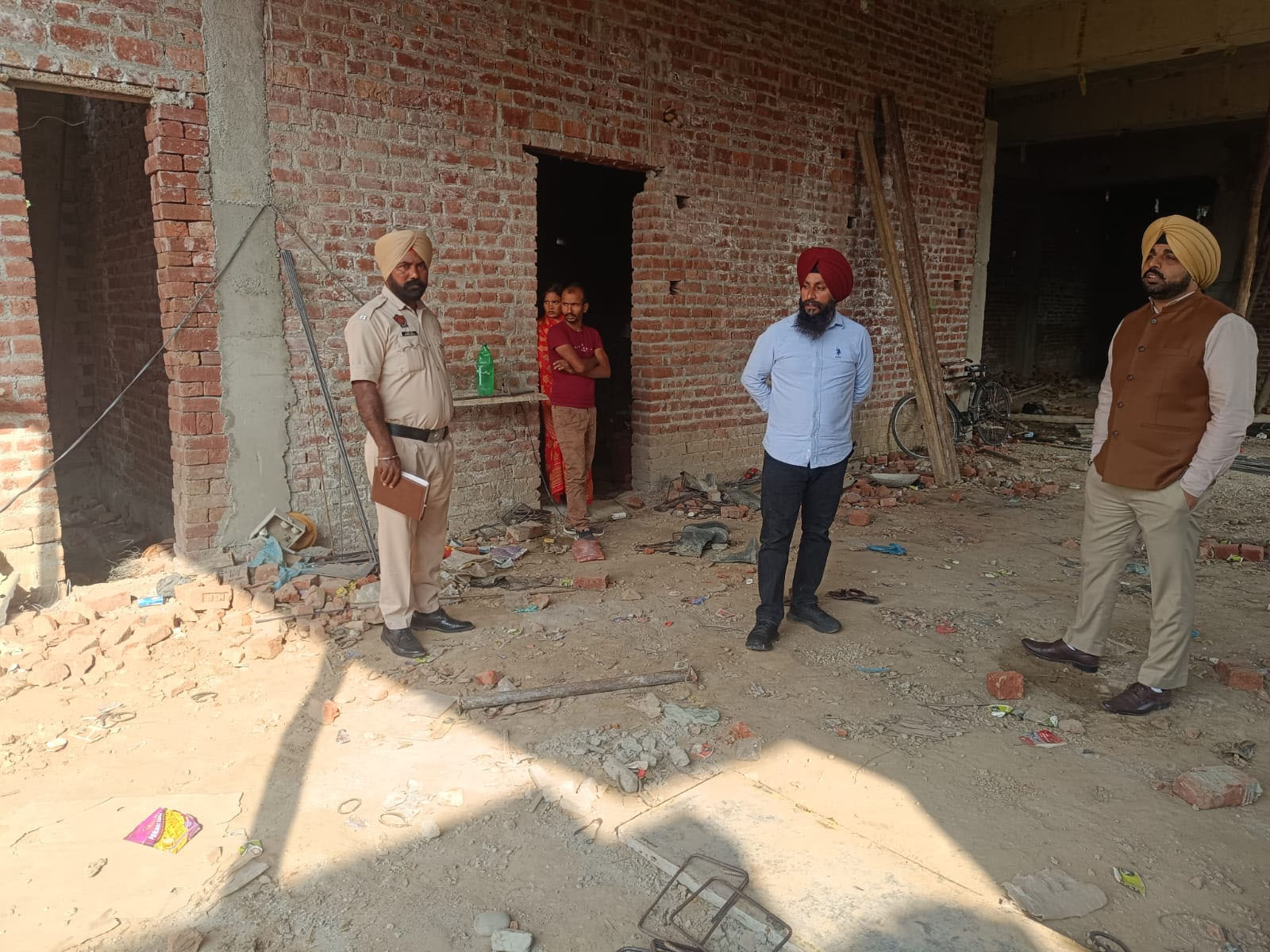 ਲਾਪ੍ਰਵਾਹੀ ਜਾਂ ਮਿਲੀਭੁਗਤ : ਨਾਜਾਇਜ਼ ਇਮਾਰਤ ਢੁਹਾਉਣ ਗਈ ਟੀਮ ਬਿਨਾਂ ਕਾਰਵਾਈ ਕੀਤੇ ਖਾਲੀ ਹੱਥ ਪਰਤੀ