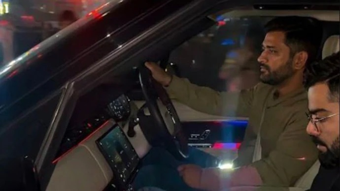 ਨਾ ਕੋਈ ਸਕਿਓਰਟੀ, ਨਾ ਕੋਈ ਬਾਡੀਗਾਰਡ ! ਡਿਨਰ ਮਗਰੋਂ ਰਾਂਚੀ ਦੀਆਂ ਸੜਕਾਂ ''ਤੇ ਨਿਕਲੇ ਧੋਨੀ ਤੇ ਕੋਹਲੀ