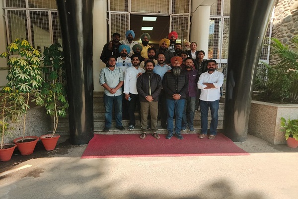 ਪੰਜਾਬ ਯੂਨੀਵਰਸਿਟੀ ਮਾਮਲਾ : VC ਨਾਲ ਮੀਟਿੰਗ ਮਗਰੋਂ ਵਿਦਿਆਰਥੀਆਂ ਨੇ ਕਰ ''ਤਾ ਵੱਡਾ ਐਲਾਨ (ਵੀਡੀਓ)