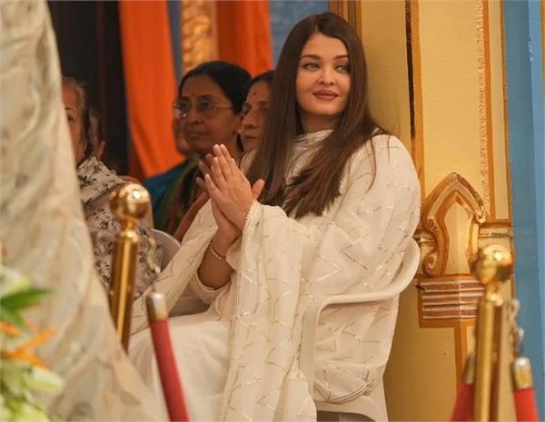 aishwarya rai attend satya sai baba