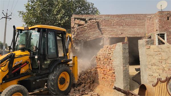 smuggler  building  bulldozer