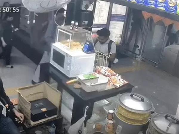 delhi red fort blast metro station cctv footage