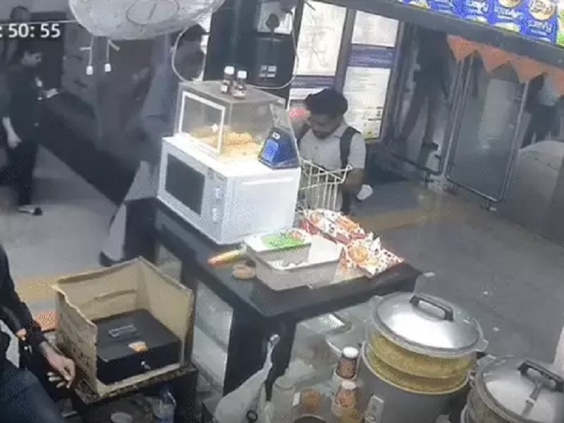 Delhi Red Fort Blast : ਕਾਰ ਧਮਾਕੇ ਨਾਲ ਕੰਬਿਆ ਮੈਟਰੋ ਸਟੇਸ਼ਨ, CCTV ਫੁਟੇਜ ਆਈ ਸਾਹਮਣੇ