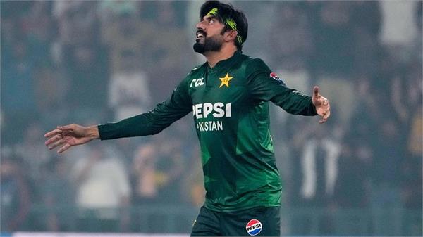 pakistan into the final of the t20 tri series 