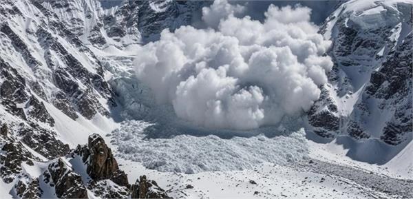 search continues for bodies of climbers after avalanche in nepal