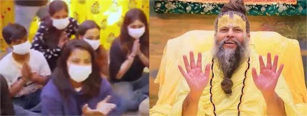 cricket world cup winning women s team takes blessings of shri premanand maharaj