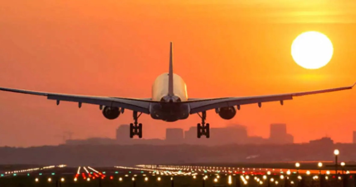 ਹੈਦਰਾਬਾਦ ਏਅਰਪੋਰਟ ''ਤੇ ਬੰਬ ਦੀ ਧਮਕੀ ਮਗਰੋਂ ਪਈਆਂ ਭਾਜੜਾਂ, ਬਹਿਰੀਨ ਤੋਂ ਆ ਰਹੀ ਫਲਾਈਟ ਮੁੰਬਈ ਡਾਇਵਰਟ