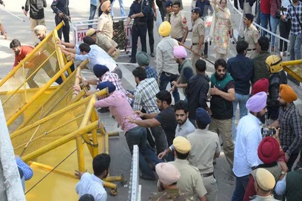 ਪੰਜਾਬ ਯੂਨੀਵਰਸਿਟੀ ''ਚ 10 ਨਵੰਬਰ ਦੇ ਇਕੱਠ ਨੂੰ ਲੈ ਕੇ ਵੱਡੀ ਕਾਰਵਾਈ, ਪੜ੍ਹੋ ਕੀ ਹੈ ਪੂਰੀ ਖ਼ਬਰ