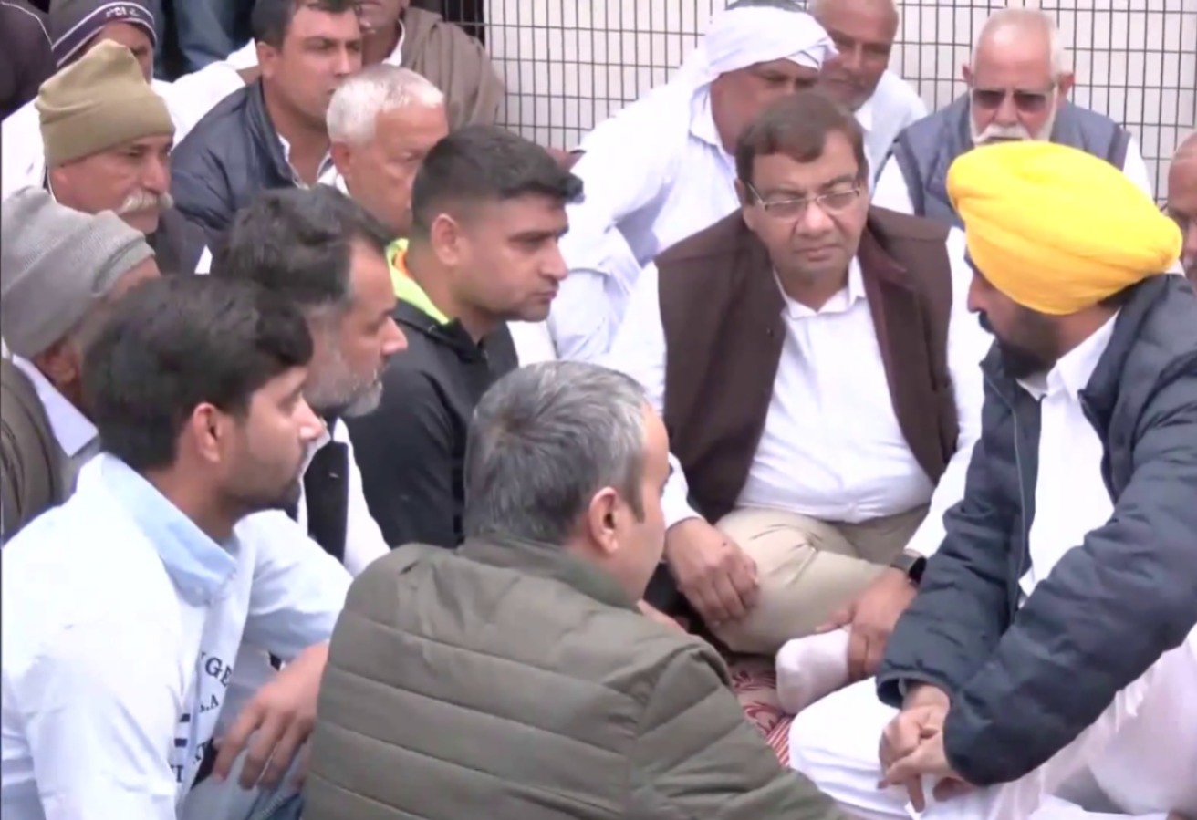 ਬਾਸਕਟਬਾਲ ਖਿਡਾਰੀ ਦੇ ਘਰ ਪਹੁੰਚੇ CM ਭਗਵੰਤ ਮਾਨ, ਹਾਰਦਿਕ ਦੇ ਪਰਿਵਾਰ ਨਾਲ ਦੁੱਖ ਕੀਤਾ ਸਾਂਝਾ