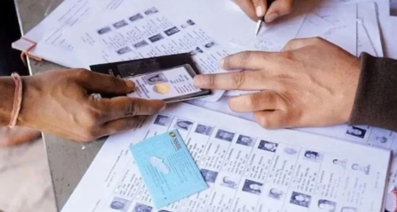 ਪੱਛਮੀ ਬੰਗਾਲ ''ਚ BLO ਨੇ ਕੀਤੀ ਖੁਦਕੁਸ਼ੀ, ਪਰਿਵਾਰ ਨੇ SIR ਵਰਕਲੋਡ ਦਾ ਲਾਇਆ ਦੋਸ਼