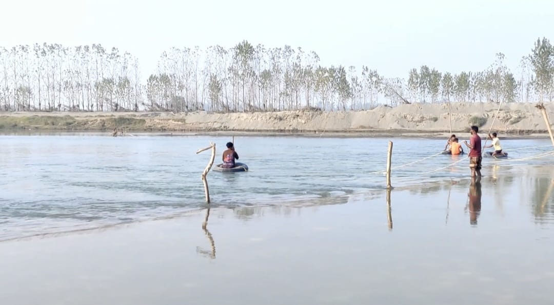 ਵੱਡਾ ਹਾਦਸਾ, ਰਾਵੀ ਦਰਿਆ 'ਚ ਟਰੈਕਟਰ ਸਮੇਤ ਦਰਿਆ 'ਚ ਰੁੜਿਆ ਨੌਜਵਾਨ, ਹੋਈ ਮੌਤ