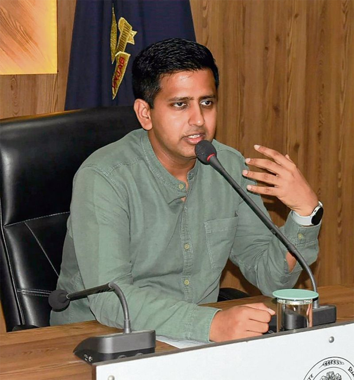 ਜਲੰਧਰ ਦੇ DC ਹਿਮਾਂਸ਼ੂ ਅਗਰਵਾਲ ਖ਼ਿਲਾਫ਼ ਦਾਖ਼ਲ ਹੋਇਆ ਕੰਟੈਂਪਟ ਆਫ਼ ਕੋਰਟ ਦਾ ਕੇਸ, ਜਾਣੋ ਕਿਉਂ