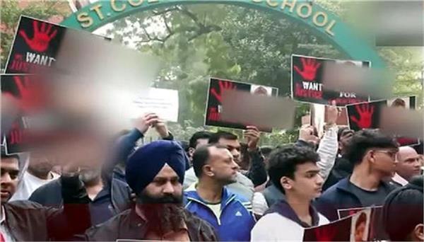 family members delhi school protest