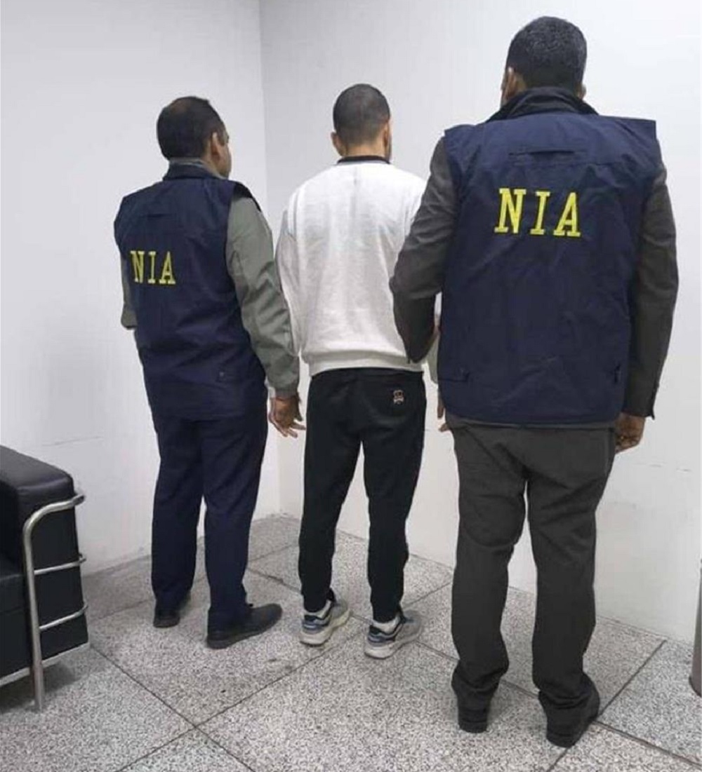 ਚਿੱਟਾ ਸਵੈਟਰ, ਕਾਲੀ ਜੀਨਸ..., ਮੋਸਟ ਵਾਂਟੇਡ ਗੈਂਗਸਟਰ ਅਨਮੋਲ ਬਿਸ਼ਨੋਈ ਦੀ ਪਹਿਲੀ ਤਸਵੀਰ ਆਈ ਸਾਹਮਣੇ