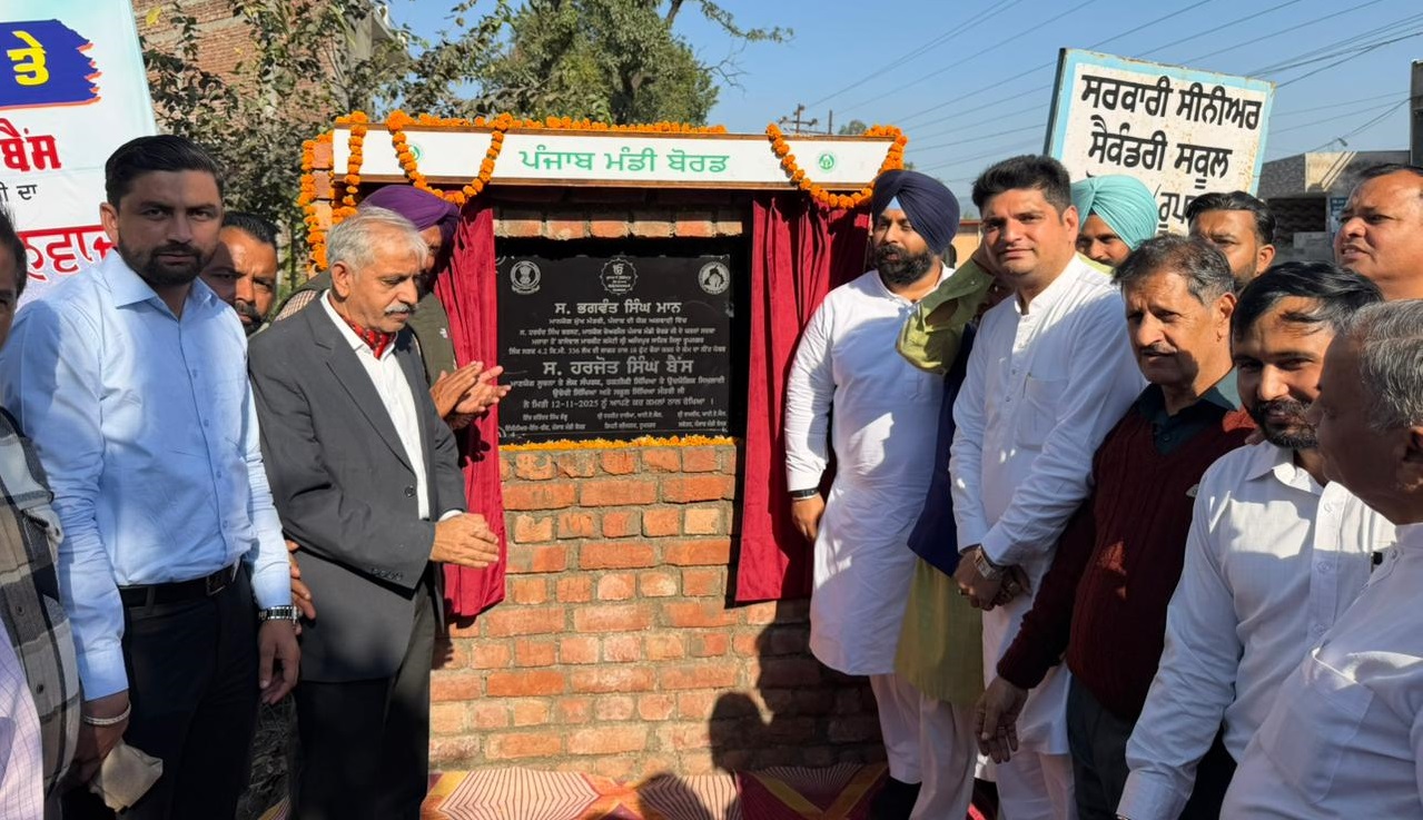 ਹਰਜੋਤ ਬੈਂਸ ਕੈਬਨਿਟ ਮੰਤਰੀ ਨੇ ਹਲਕੇ ’ਚ ਵਿਕਾਸ ਕਾਰਜਾਂ ਦੇ ਰੱਖੇ ਨੀਂਹ ਪੱਥਰ
