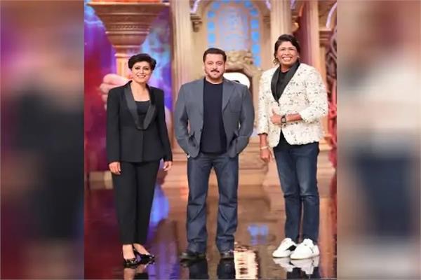 cricketers jhulan goswami and anjum chopra met salman khan
