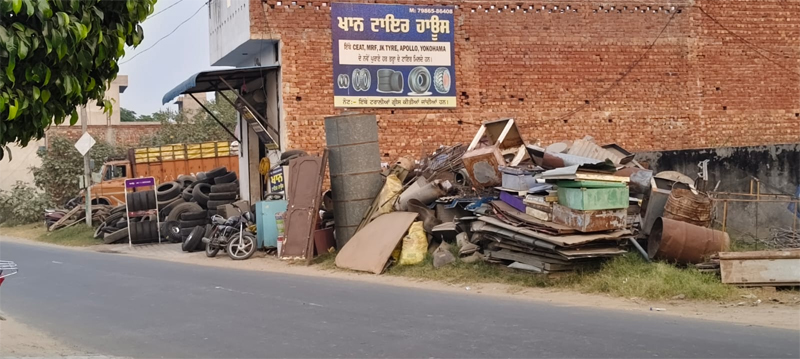 ਮਹਿਲ ਕਲਾਂ ਤੋਂ ਮਹਿਲ ਖ਼ੁਰਦ ਵੱਲ ਸ਼ੁਰੂਆਤੀ ਰੋਡ ''ਤੇ ਦੁਕਾਨ ਵਾਲੇ ਦਾ ਪੱਕਾ ਕਬਜ਼ਾ, ਪ੍ਰਸ਼ਾਸਨ ਨੇ ਸਾਦੀ ਚੁੱਪੀ