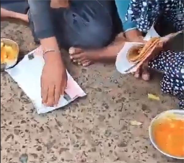 mid day meal on newspaper