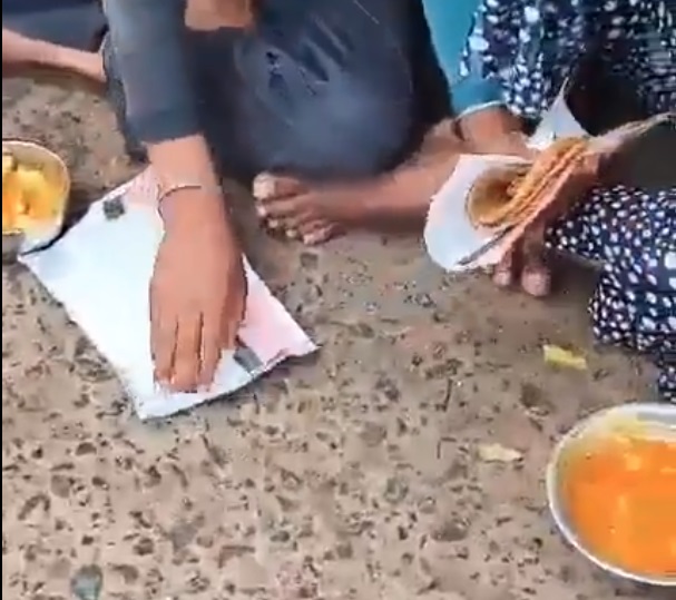 MP ; ਪਲੇਟਾਂ ''ਚ ਨਹੀਂ, ਅਖ਼ਬਾਰਾਂ ''ਤੇ ਪਰੋਸਿਆ ਜਾ ਰਿਹੈ ਮਿਡ-ਡੇ ਮੀਲ ! ਰਾਹੁਲ ਗਾਂਧੀ ਨੇ ਚੁੱਕੇ ਵੱਡੇ ਸਵਾਲ