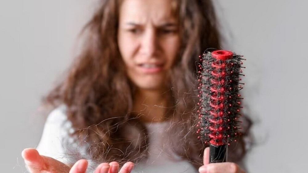 ਜ਼ਹਿਰੀਲੀ ਹਵਾ ਵਾਲਾਂ ਨੂੰ ਪਹੁੰਚਾ ਰਹੀ ਹੈ ਨੁਕਸਾਨ! ਇੰਝ ਕਰੋ ਬਚਾਅ