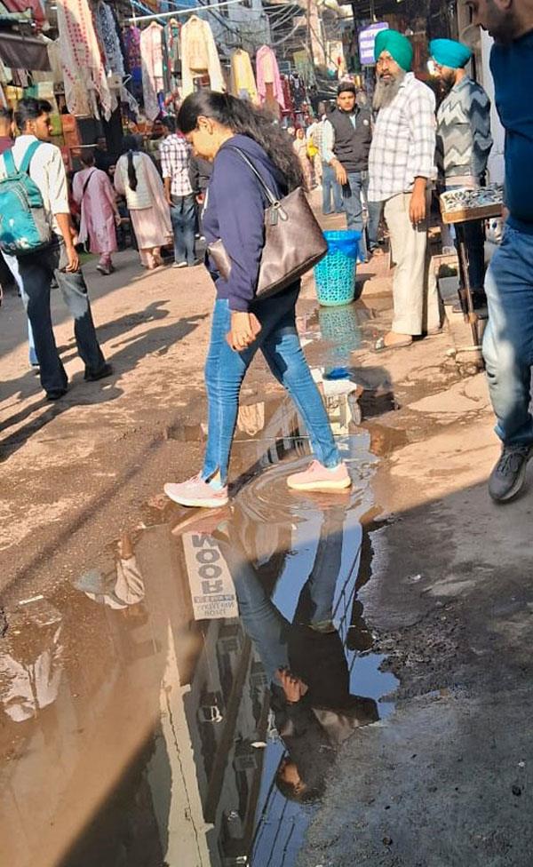 drain blocked at jallianwala bagh exit gate