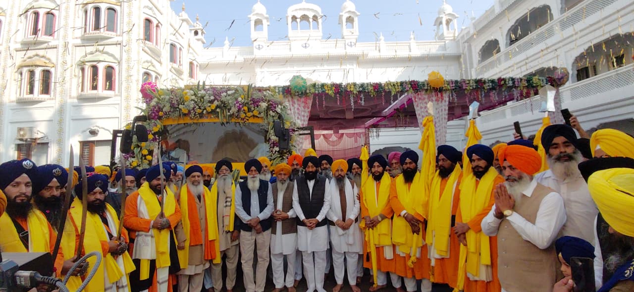 ਜੰਮੂ ਤੋਂ ਆਰੰਭ ਹੋਏ ਨਗਰ ਕੀਰਤਨ ਦਾ ਟਾਂਡਾ ਪਹੁੰਚਣ ''ਤੇ ਸੰਤ ਬਾਬਾ ਗੁਰਦਿਆਲ ਸਿੰਘ ਵੱਲੋਂ ਨਿੱਘਾ ਸਵਾਗਤ