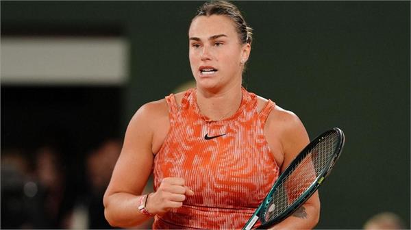 sabalenka defeats paolini at wta finals