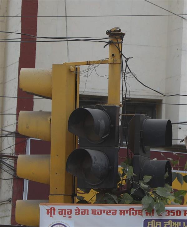 traffic signals shut down at many intersections in jalandhar