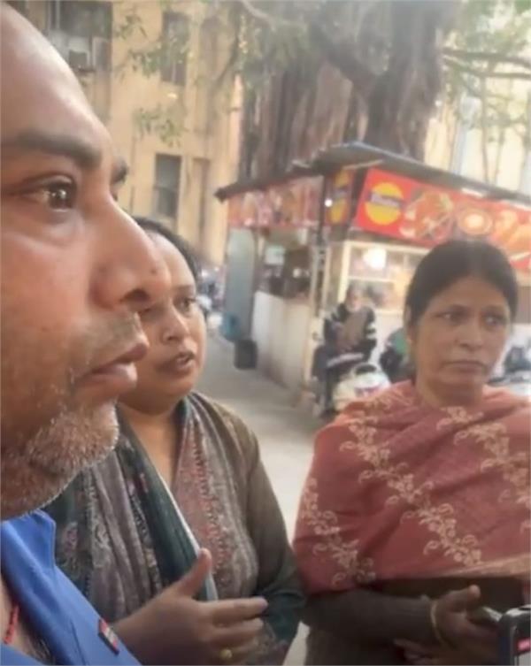 earrings stolen from woman who came for treatment at civil hospital