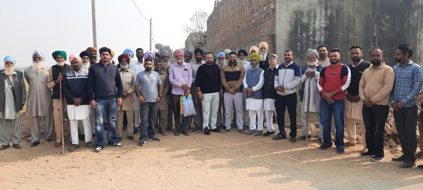 ਮਹਿਲ ਕਲਾਂ ਸੋਢਾਂ ਦੇ ਵਾਰਡ ਨੰਬਰ 8 ’ਚ ਗੰਦੇ ਪਾਣੀ ਦੀ ਨਿਕਾਸੀ ਲਈ ਪਾਈਪ ਲਾਈਨ ਦਾ ਉਦਘਾਟਨ