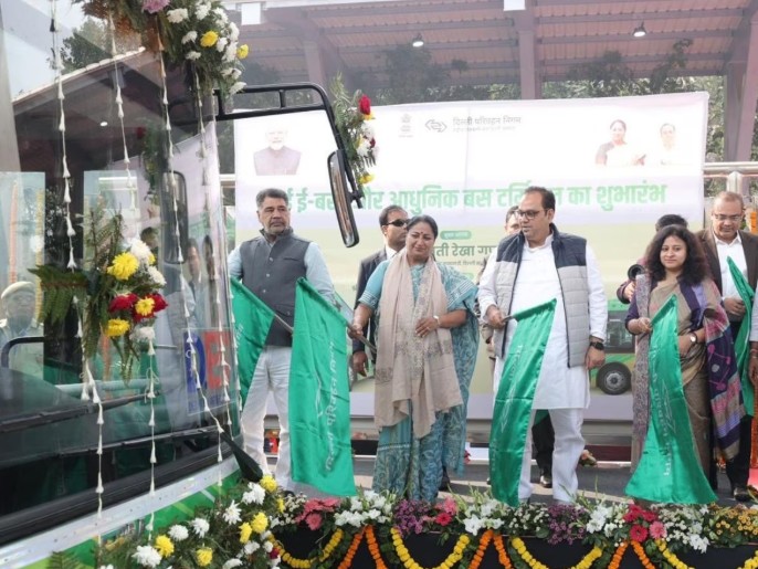 ਦਿੱਲੀ ਦੇ ਲੋਕਾਂ ਲਈ ਖੁਸ਼ਖਬਰੀ, ਮੁੱਖ ਮੰਤਰੀ ਰੇਖਾ ਗੁਪਤਾ ਨੇ 40 ਈ-ਬੱਸਾਂ ਨੂੰ ਹਰੀ ਝੰਡੀ ਦਿਖਾਈ