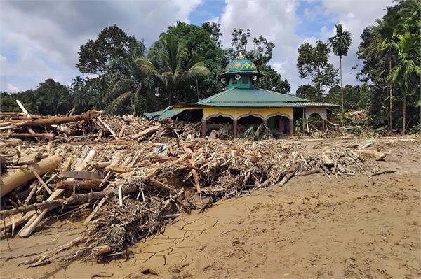 indonesia  floods  landslides  people  death