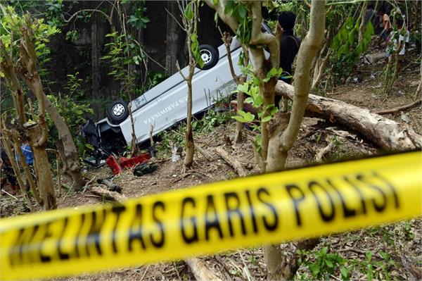 five chinese tourists killed in minibus accident in bali