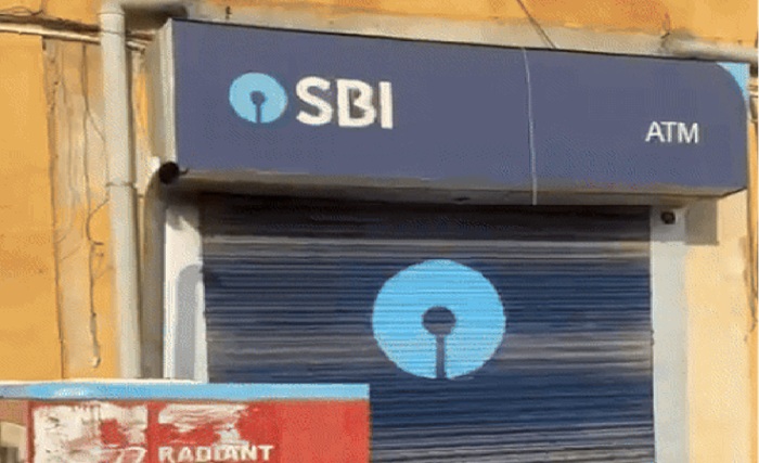 ਰਾਜਸਥਾਨ ''ਚ ਫਿਲਮੀ ਸਟਾਇਲ ''ਚ SBI ਦਾ ATM ਪੁੱਟ ਕੇ ਲੈ ਗਏ ਚੋਰ, ਲੱਖਾਂ ਰੁਪਏ ਹੋਣ ਸੀ ਸੰਭਾਵਨਾ