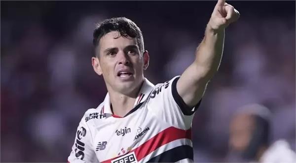 brazilian footballer hospitalized after heart complications