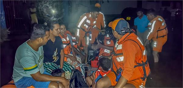 sri lanka  cyclone  people  death  india