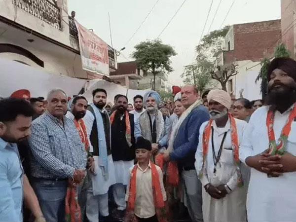 bjp launches   pind di gaal   program in amritsar north