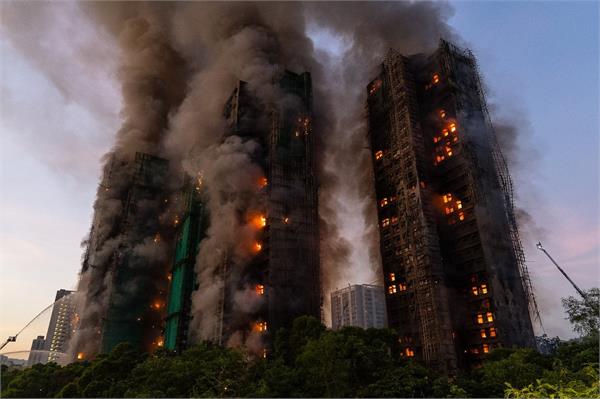 fire at hong kong high rise residential complex