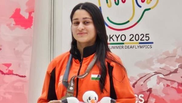 mahit sandhu wins gold in 50m rifle 3 positions